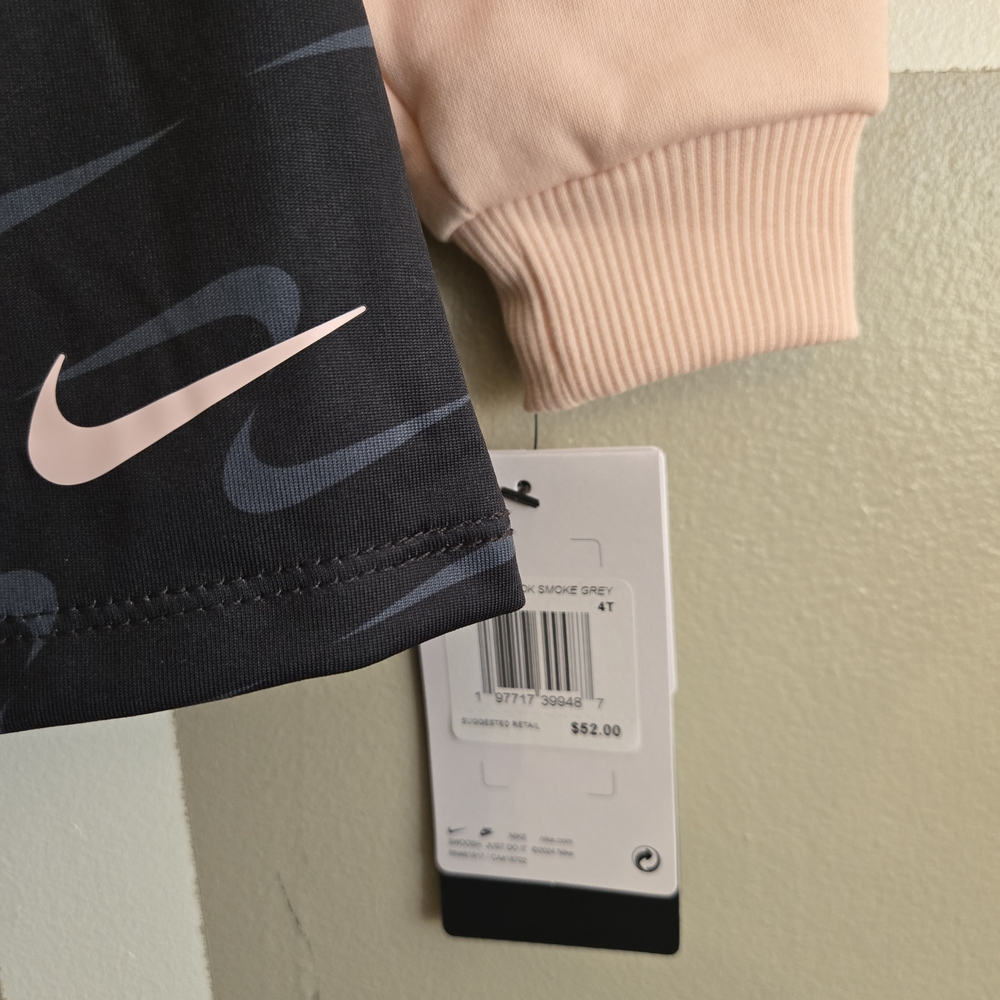 Nike Blush and Black Crewneck - Picture 4 of 5